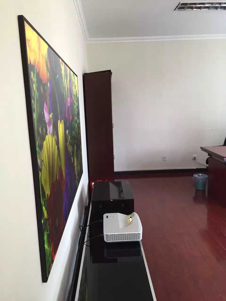 120インチ、周囲光を遮断するUST ALRプロジェクション - Ultra Short Throw Laser Projector 4K のレビューと価格